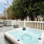 Peace With Hot Tub 度假居 约克