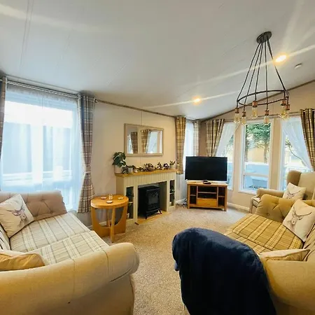 Peace With Hot Tub Holiday home York