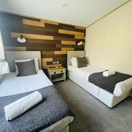 Peace With Hot Tub Holiday home York