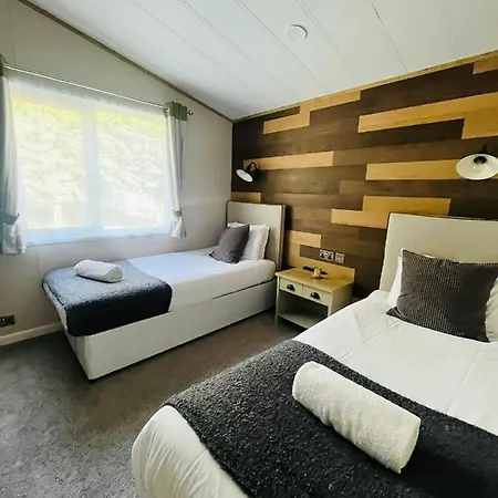 Peace With Hot Tub Holiday home *