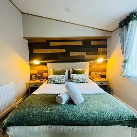 Peace With Hot Tub Holiday home